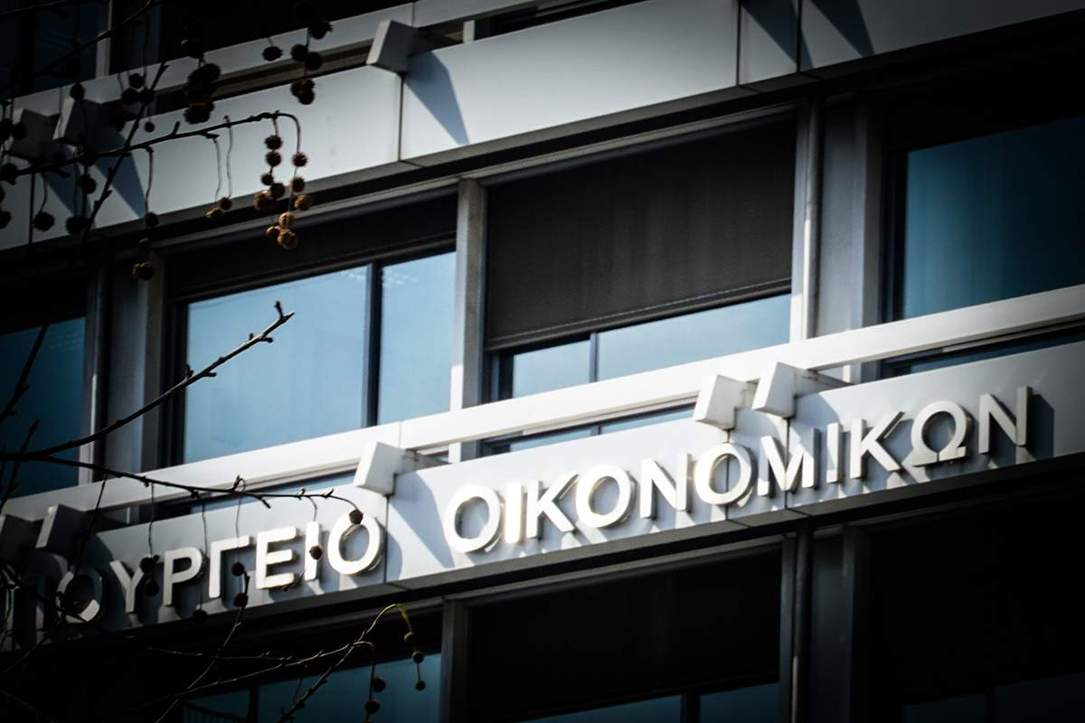 Πρωτογενές πλεόνασμα 4,7 δισ. το α’ εξάμηνο 2025 – Στα 416 εκατ. συρρικνώθηκε το έλλειμμα