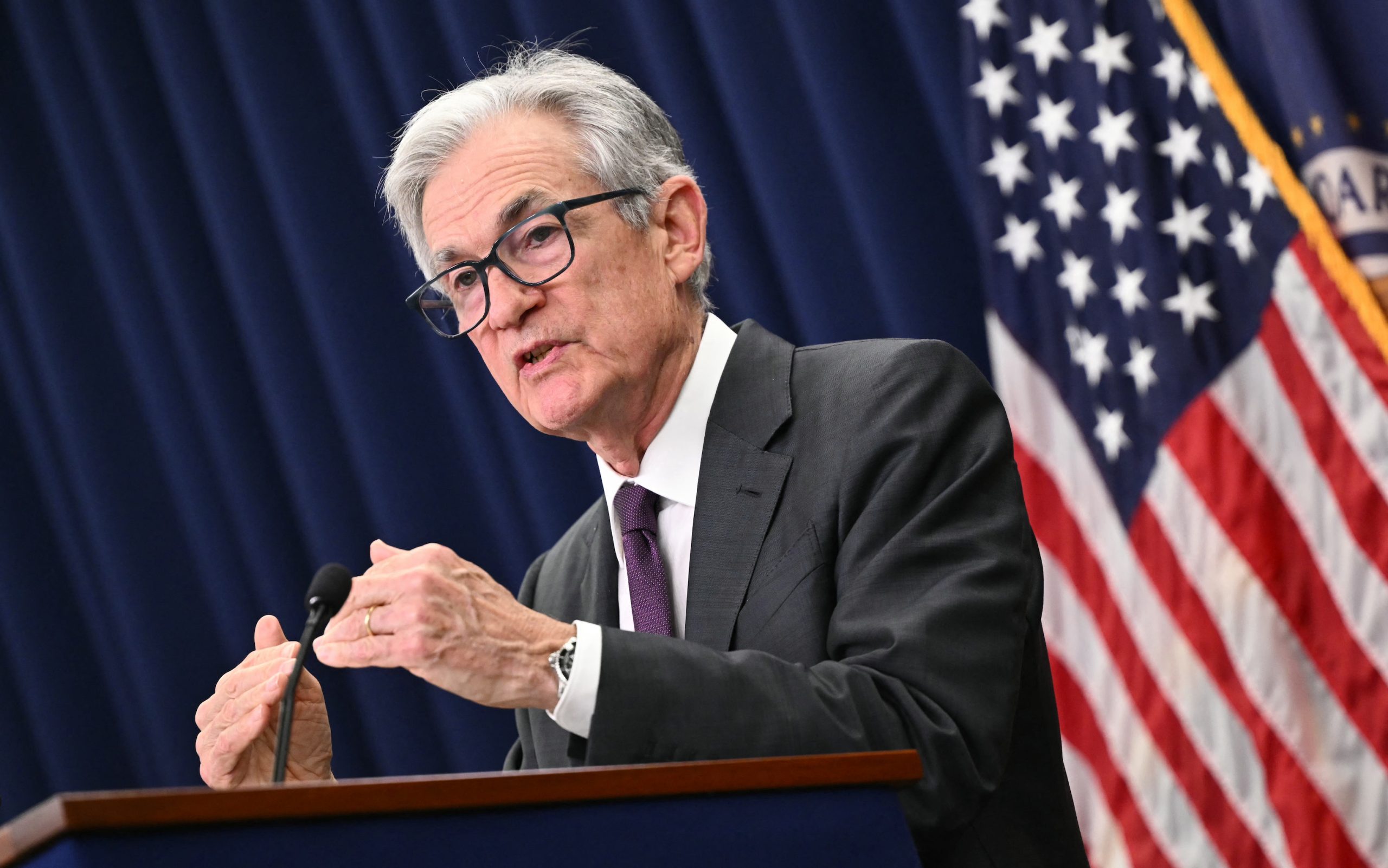 Τζέρομ Πάουελ (Fed): Πιθανές οι μειώσεις επιτοκίων, αλλά όχι κατ’ απαίτηση Τραμπ