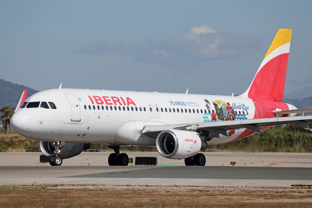 Εβραίοι επιβάτες της Iberia πήραν δίσκους φαγητού με το σύνθημα «Free Palestine»