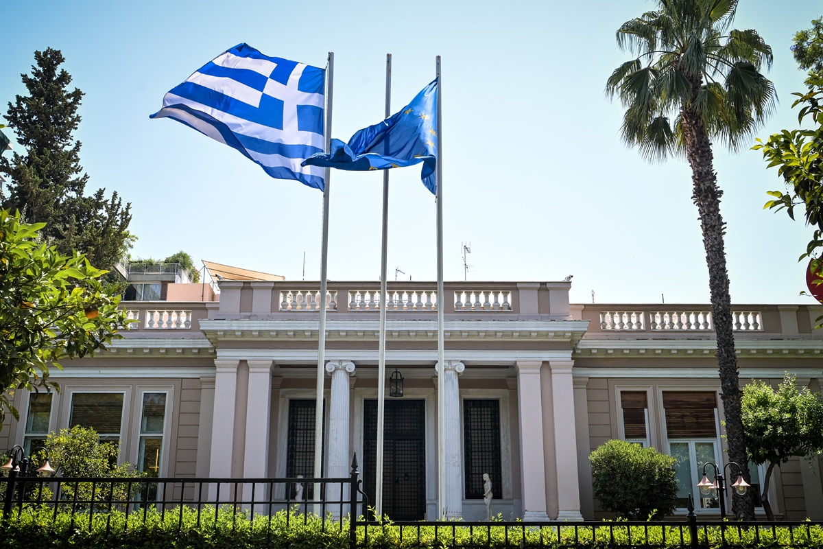 «Μην ανησυχεί καλοκαιριάτικα»: Η απάντηση της κυβέρνησης στον Νίκο Ανδρουλάκη για τις εκλογές
