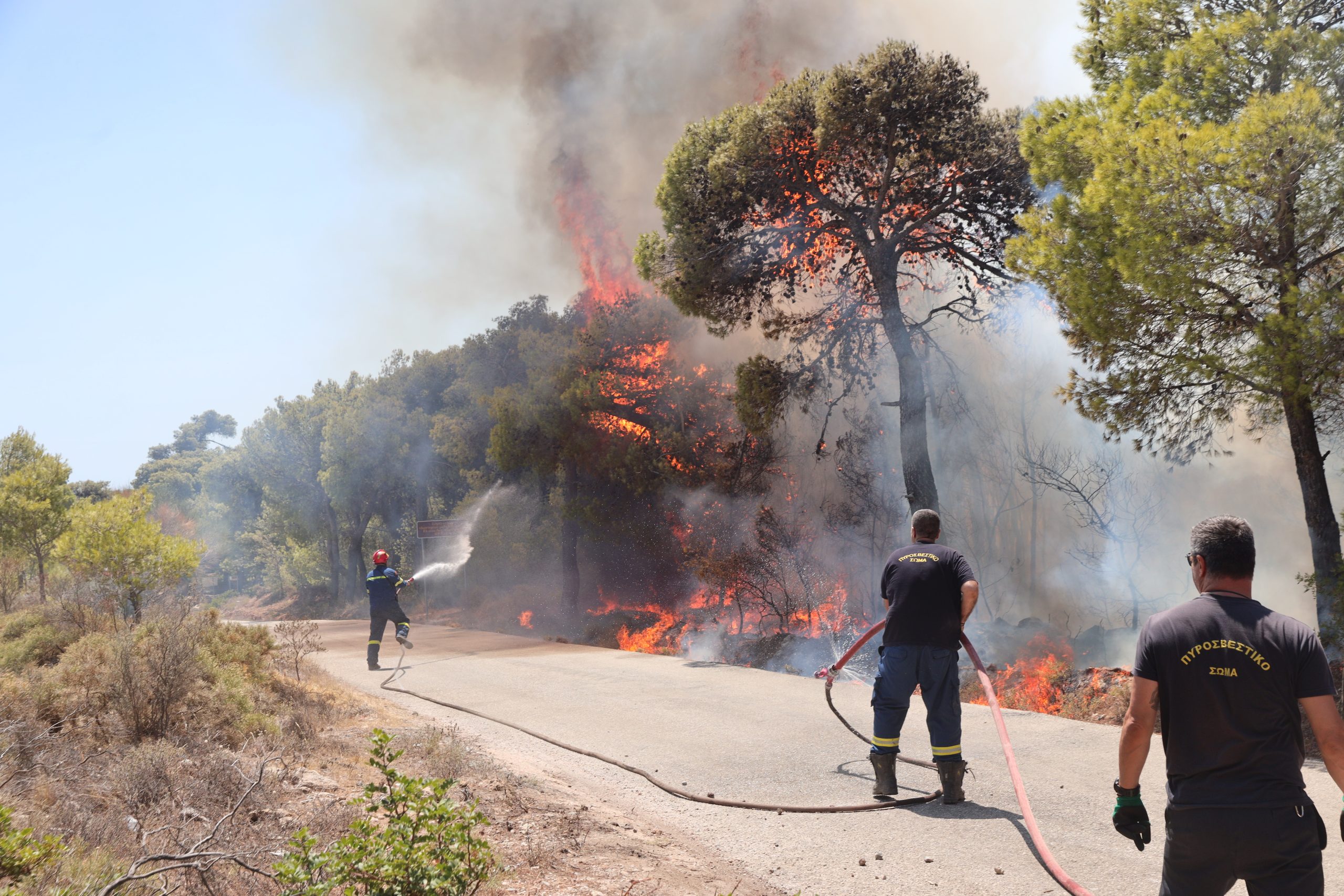 Ακραίος κίνδυνος πυρκαγιάς και αύριο 10/8 – Σε κατάσταση συναγερμού Αττική και Στερεά Ελλάδα