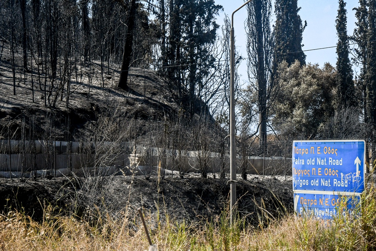 Φωτιά στην Πάτρα: Προφυλακιστέοι οι δύο νεαροί – Δικηγόροι: «Έσπευσαν να βοηθήσουν, είναι άδικο»