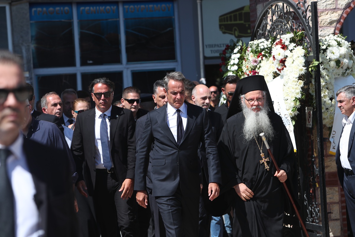 Το τελευταίο αντίο στον Απόστολο Βεσυρόπουλο – Σε κλίμα οδύνης η κηδεία στην Αλεξάνδρεια Ημαθίας