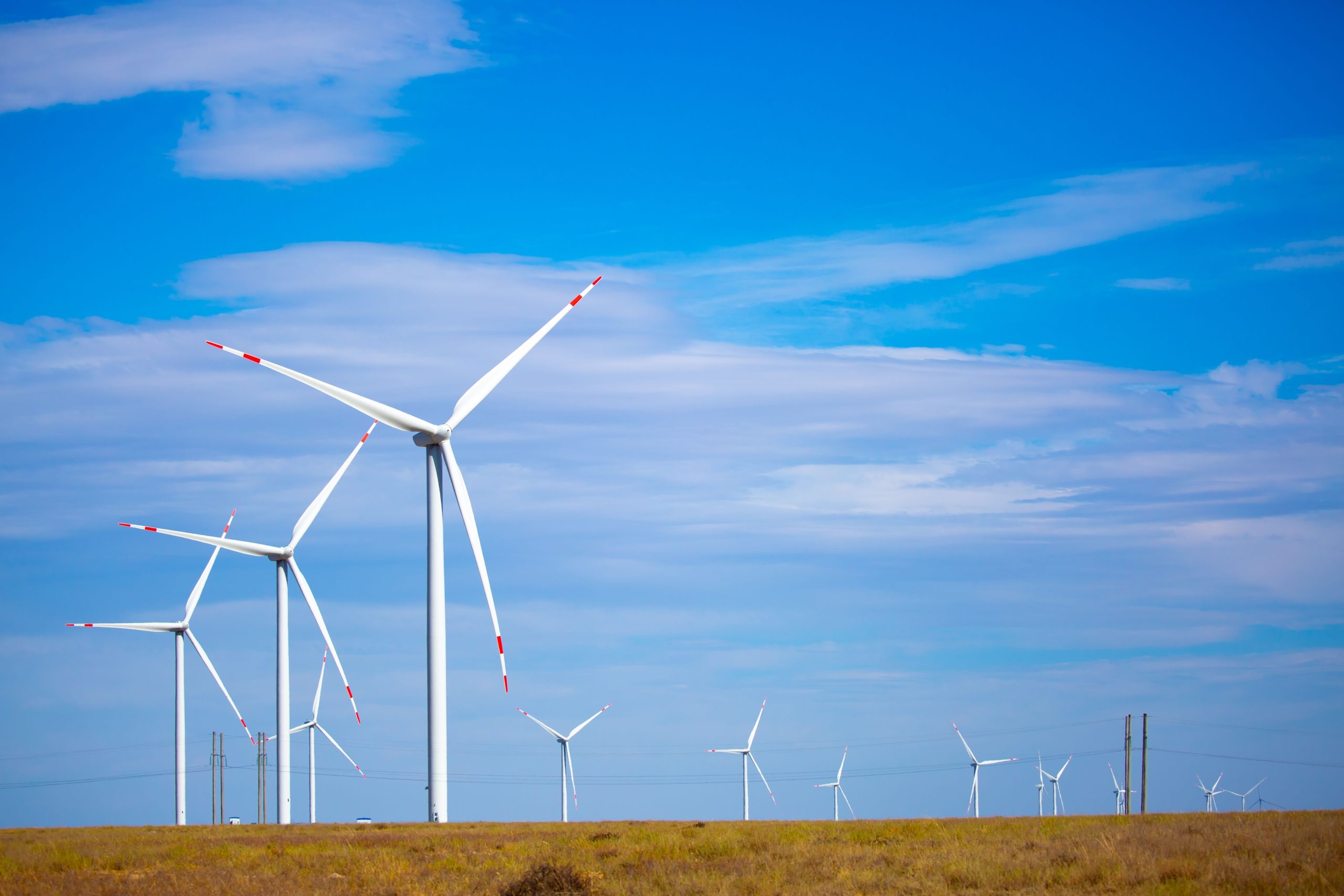 Helleniq Energy: Είσοδος στην αγορά ΑΠΕ της Βουλγαρίας και απόκτηση αιολικών έργων στη Ρουμανία