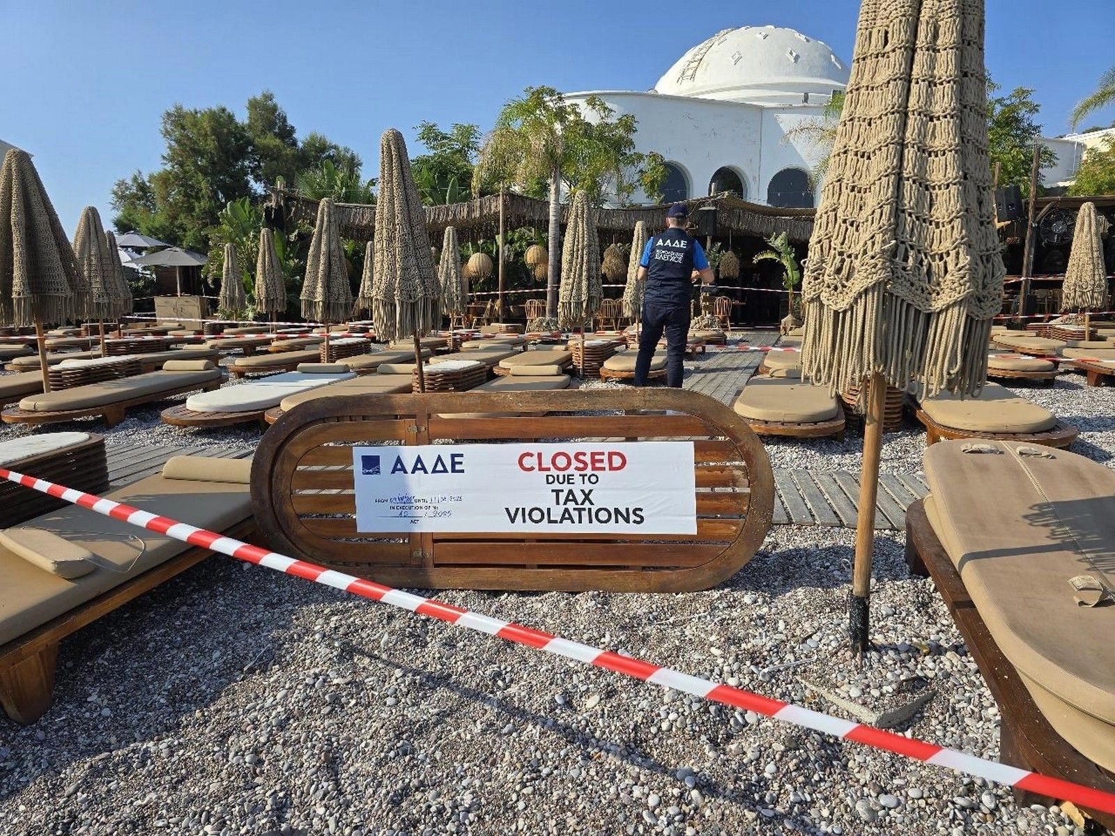 ΑΑΔΕ: Λουκέτο για 48 ώρες και πρόστιμο 10.500 ευρώ σε γνωστό beach restaurant στην Ρόδο