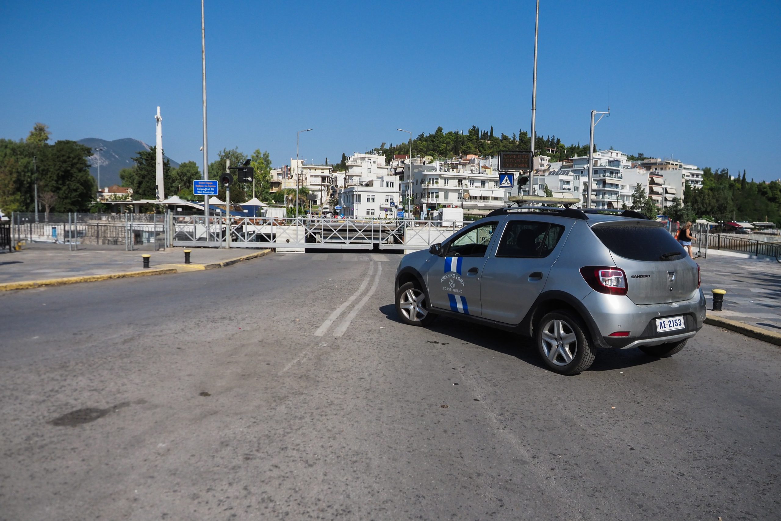 Σε λειτουργία και πάλι η παλαιά γέφυρα Χαλκίδας – Πώς κόπηκε στα δύο η πόλη για πάνω από 16 ώρες