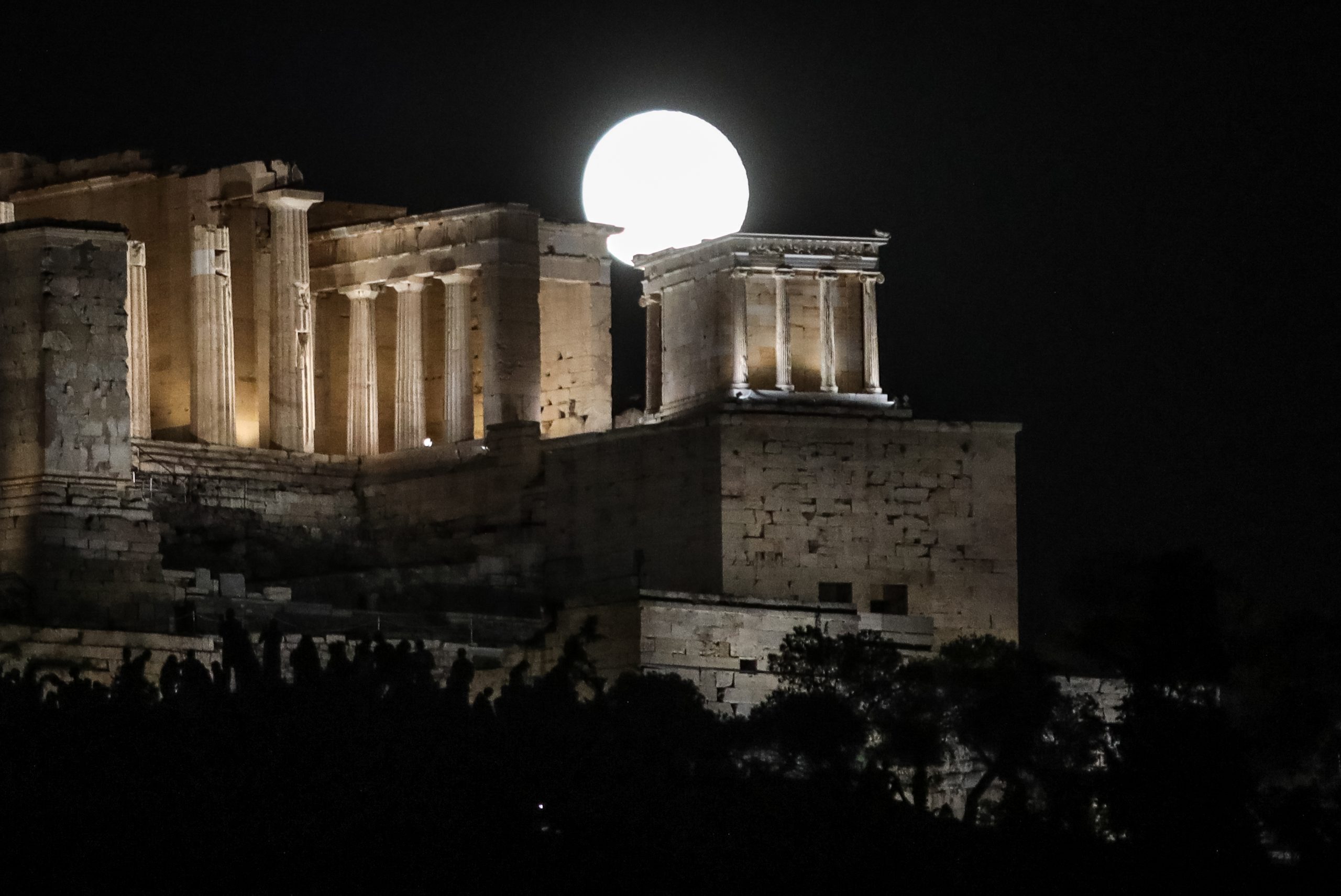 Αυγουστιάτικη πανσέληνος: Ελεύθερη είσοδος και εκδηλώσεις απόψε σε 114 αρχαιολογικούς χώρους και μουσεία