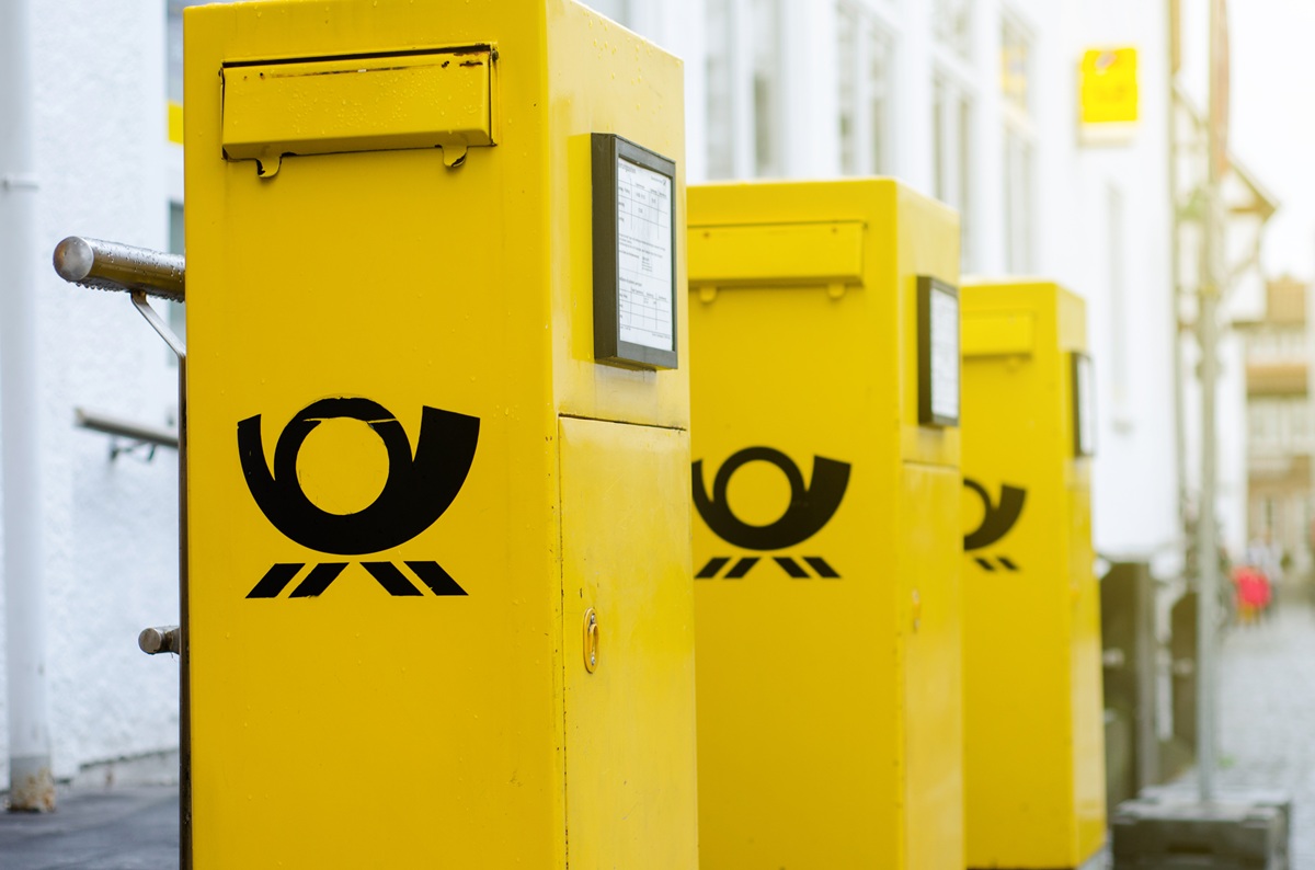 Δασμοί Τραμπ-Ευρώπη: La Poste και DHL «παγώνουν» τις αποστολές δεμάτων στις ΗΠΑ