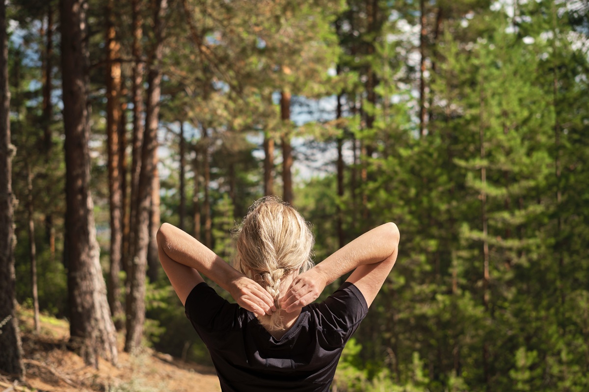 Shinrin-Yoku: Πώς το «forest bathing» βοηθά το μυαλό και μειώνει το άγχος