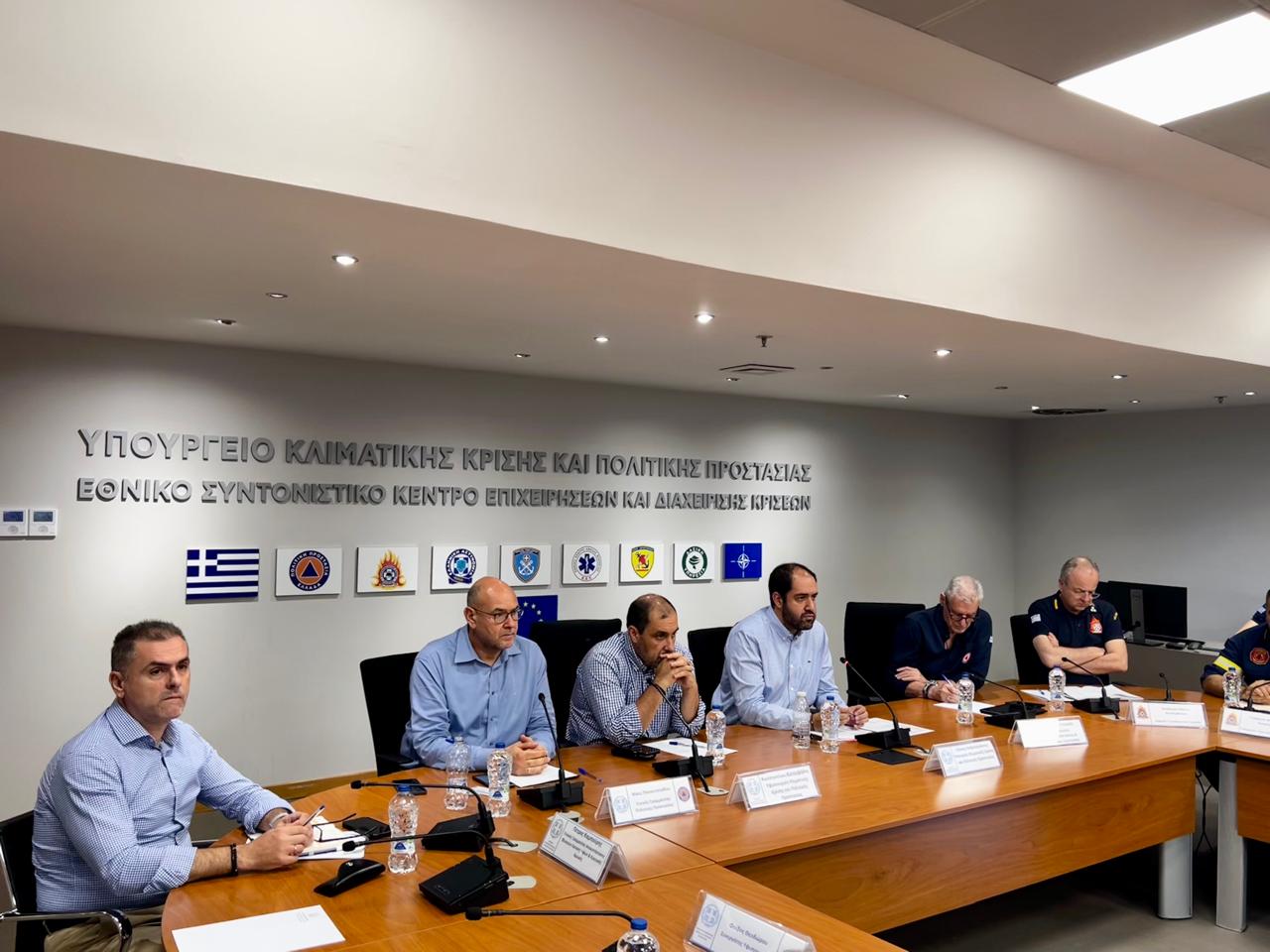 Σε αυξημένη ετοιμότητα οι Αρχές λόγω θυελλωδών ανέμων – Τι αποφασίστηκε σε σύσκεψη στο υπουργείο Κλιματικής Κρίσης