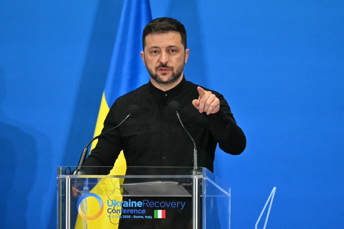 Ζελένσκι: «Δεν θα παραδώσουμε τη γη μας στους κατακτητές»