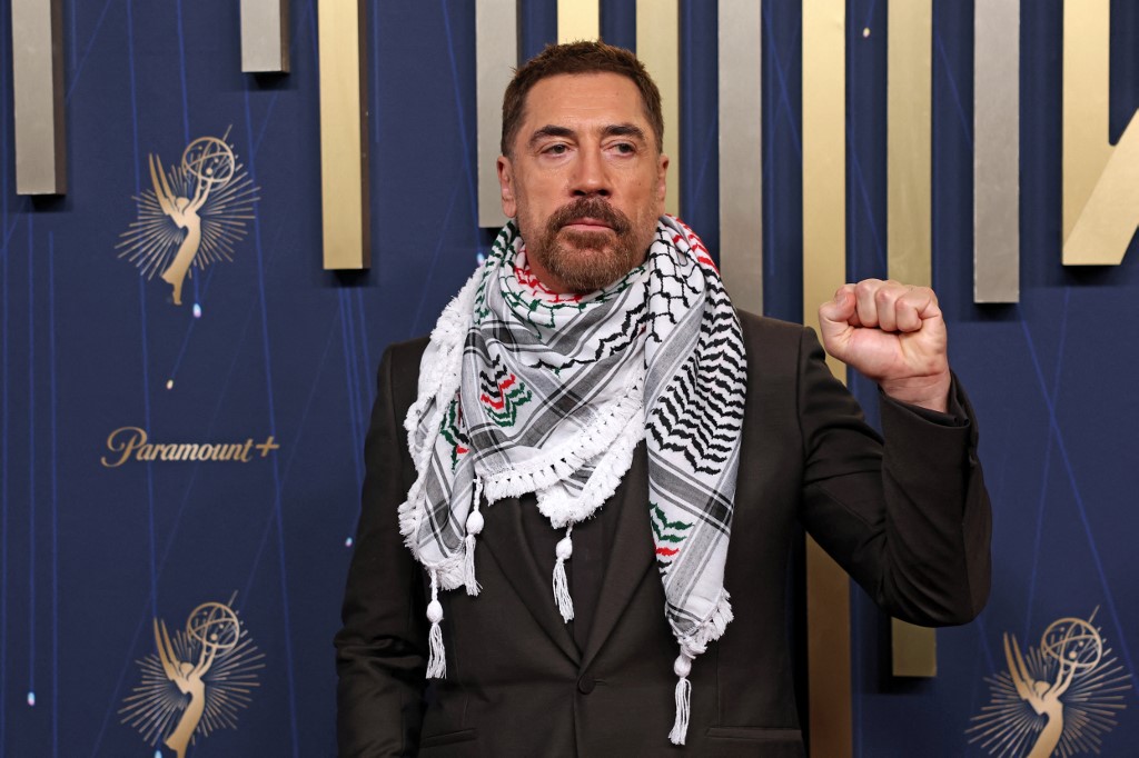 Emmy 2025: Ο Χαβιέ Μπαρδέμ με παλαιστινιακή κεφίγια στέλνει νέο μήνυμα για τη Γάζα