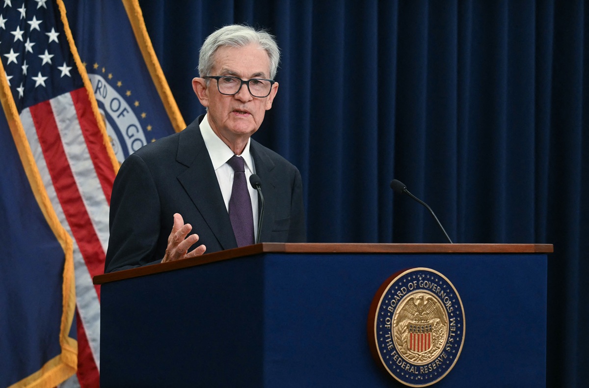 Τζερόμ Πάουελ (Fed): Ο πληθωρισμός στις ΗΠΑ παραμένει ψηλά – Τα ρίσκα μεγαλύτερα για την απασχόληση