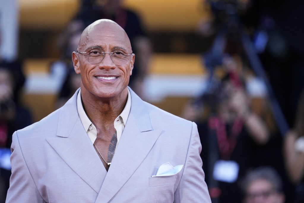 Dwayne Johnson: 15λεπτο χειροκρότημα και δάκρυα στη Βενετία για το “The Smashing Machine”