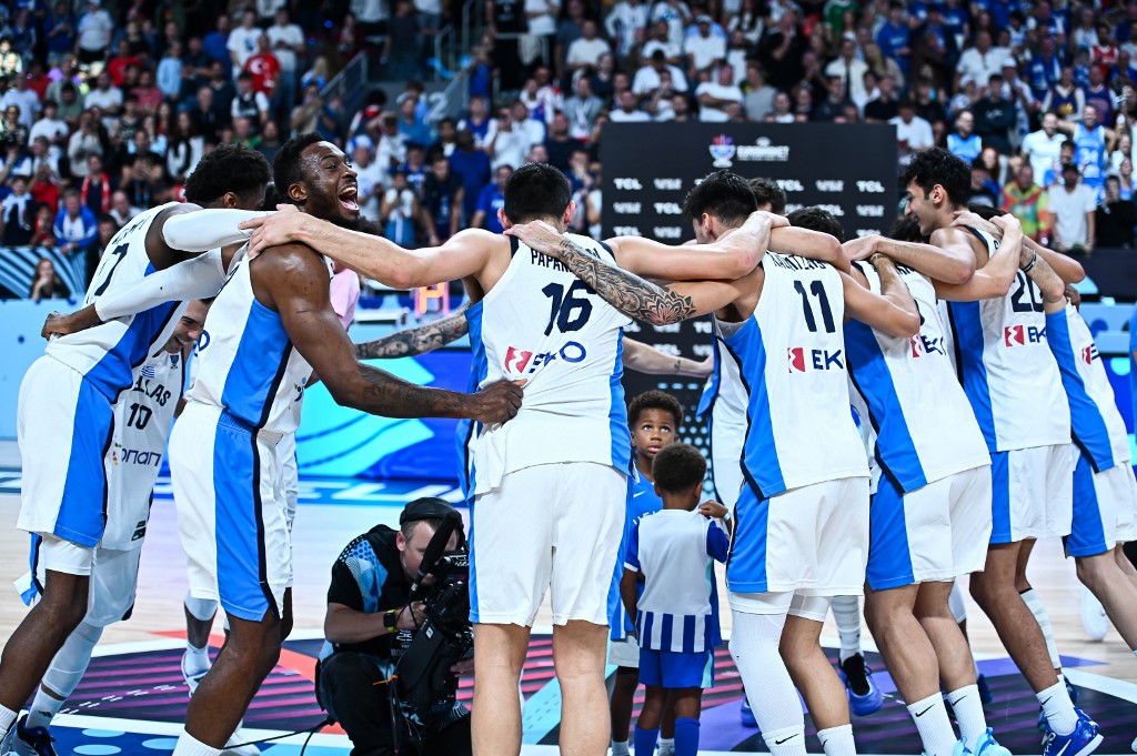 EuroBasket 2025: Το live του Γιάννη στο Instagram και οι σαμπάνιες μετά το χάλκινο (vids)