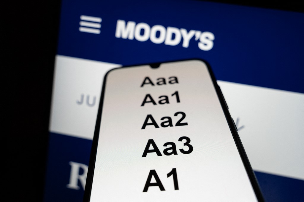 Moody’s: Θετικό για την πιστοληπτική ικανότητα το φορολογικό πακέτο – Προειδοποίηση για το 2027