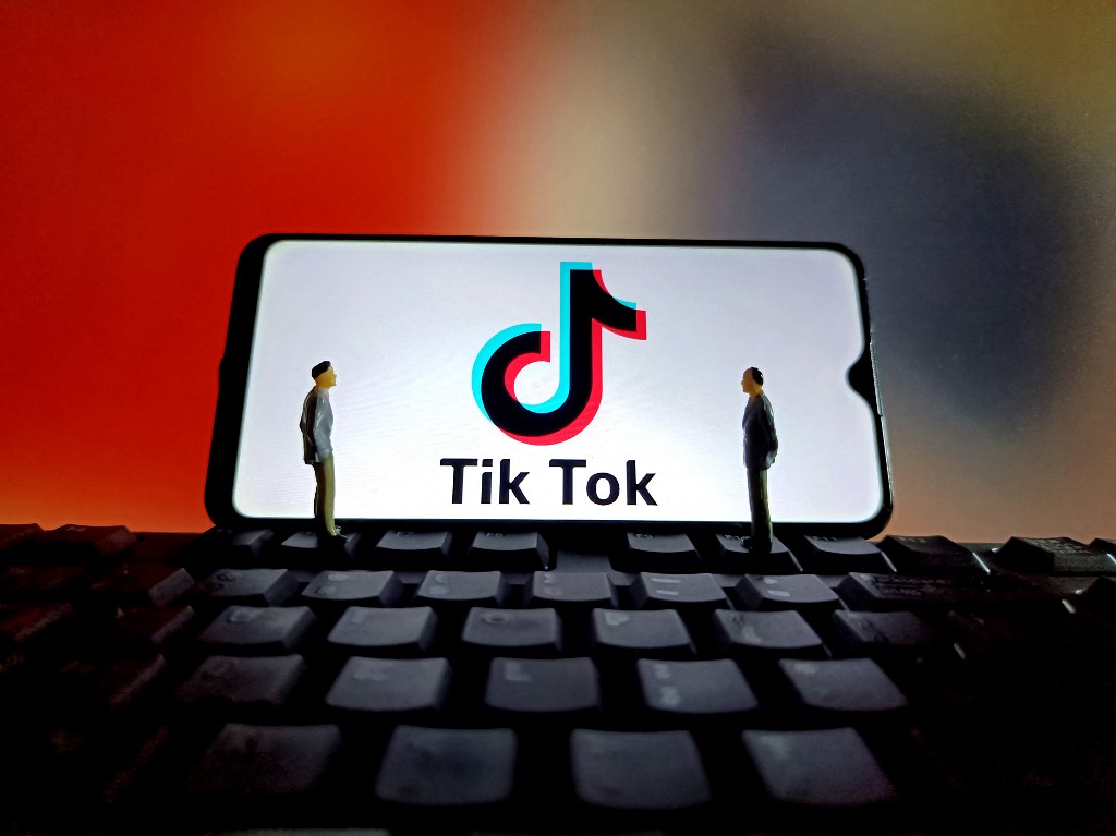 TikTok στις ΗΠΑ: Spin-off με κινεζικό αλγόριθμο παρά τη συμφωνία Τραμπ