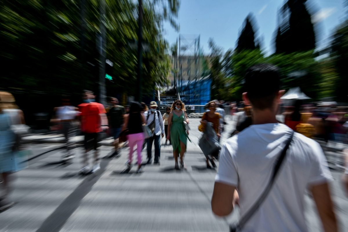 Φορολογική μεταρρύθμιση 1,76 δισ. ευρώ: Μεγάλοι κερδισμένοι οι νέοι εργαζόμενοι, οι οικογένειες και οι ένστολοι