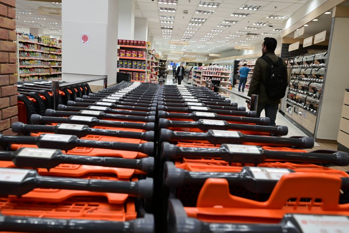 Υπό πίεση η αγοραστική δύναμη των Ελλήνων και το 2026 – Τι φταίει