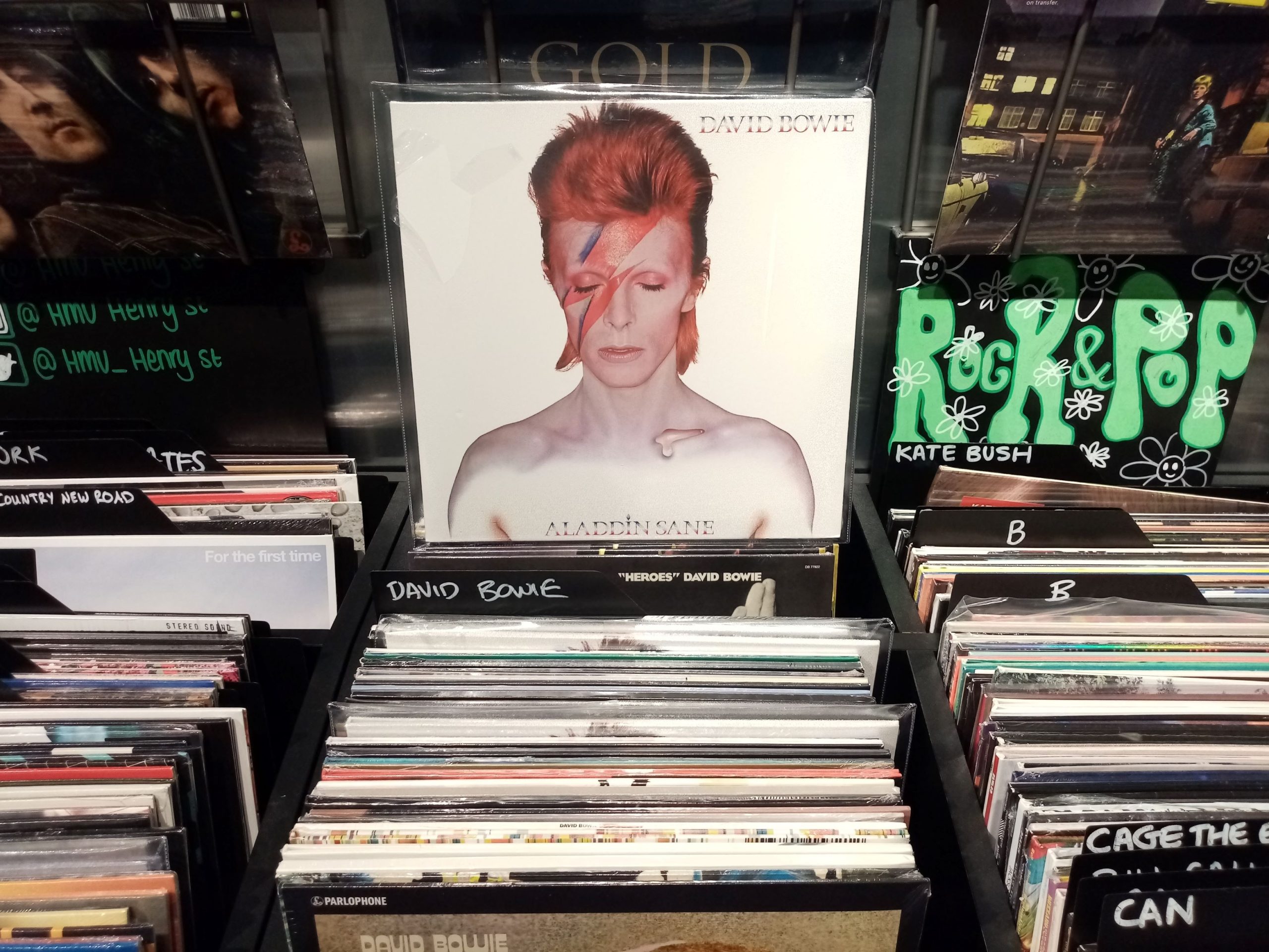 Ντέιβιντ Μπόουι: Σε δημοπρασία το θρυλικό εξώφυλλο του Aladdin Sane – Αναμένεται να σπάσει όλα τα ρεκόρ