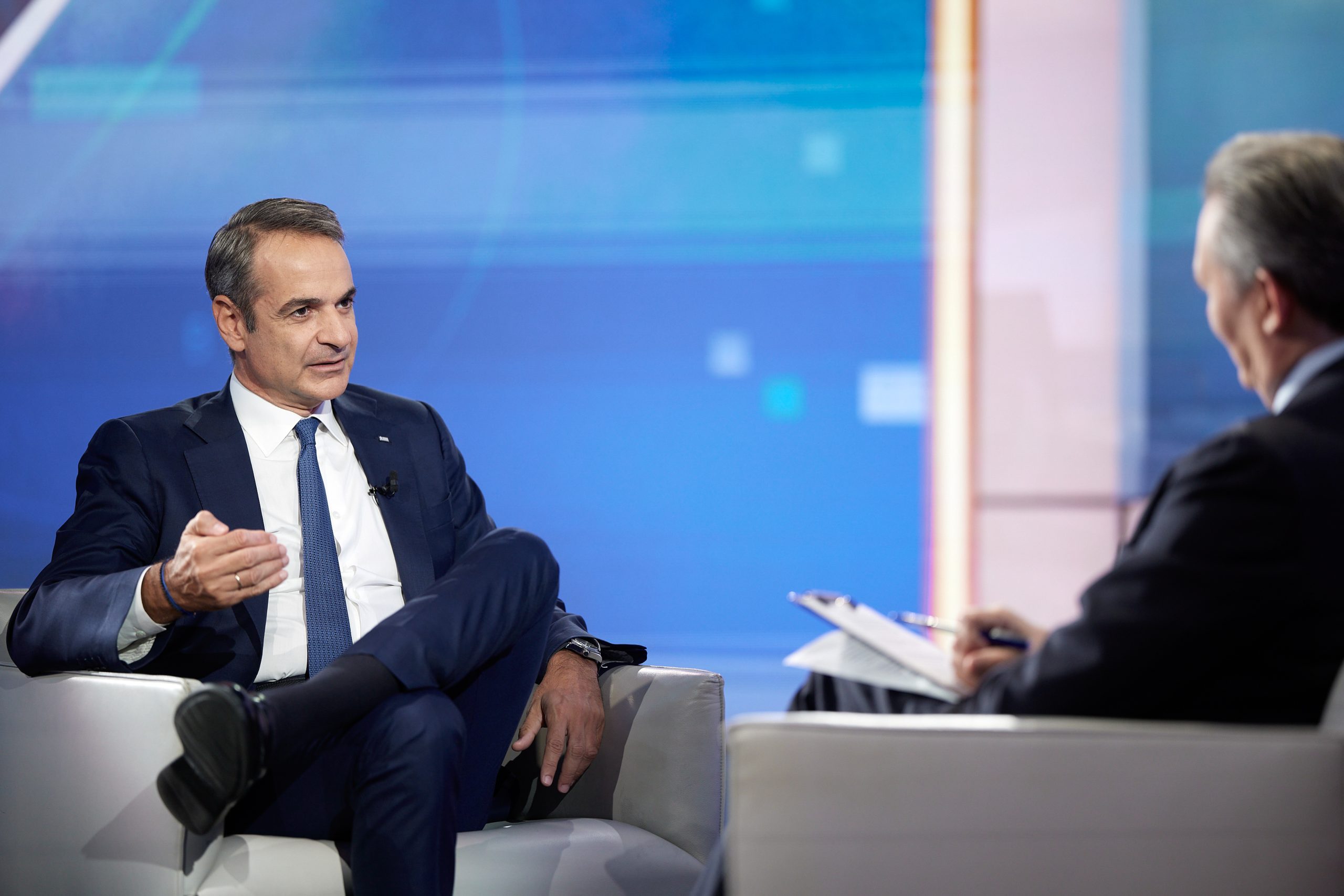 Μητσοτάκης στο Bloomberg: «Στόχος μας η αύξηση των μισθών» – Ανάγκη κοινού ευρωπαϊκού μηχανισμού χρηματοδότησης για την άμυνα