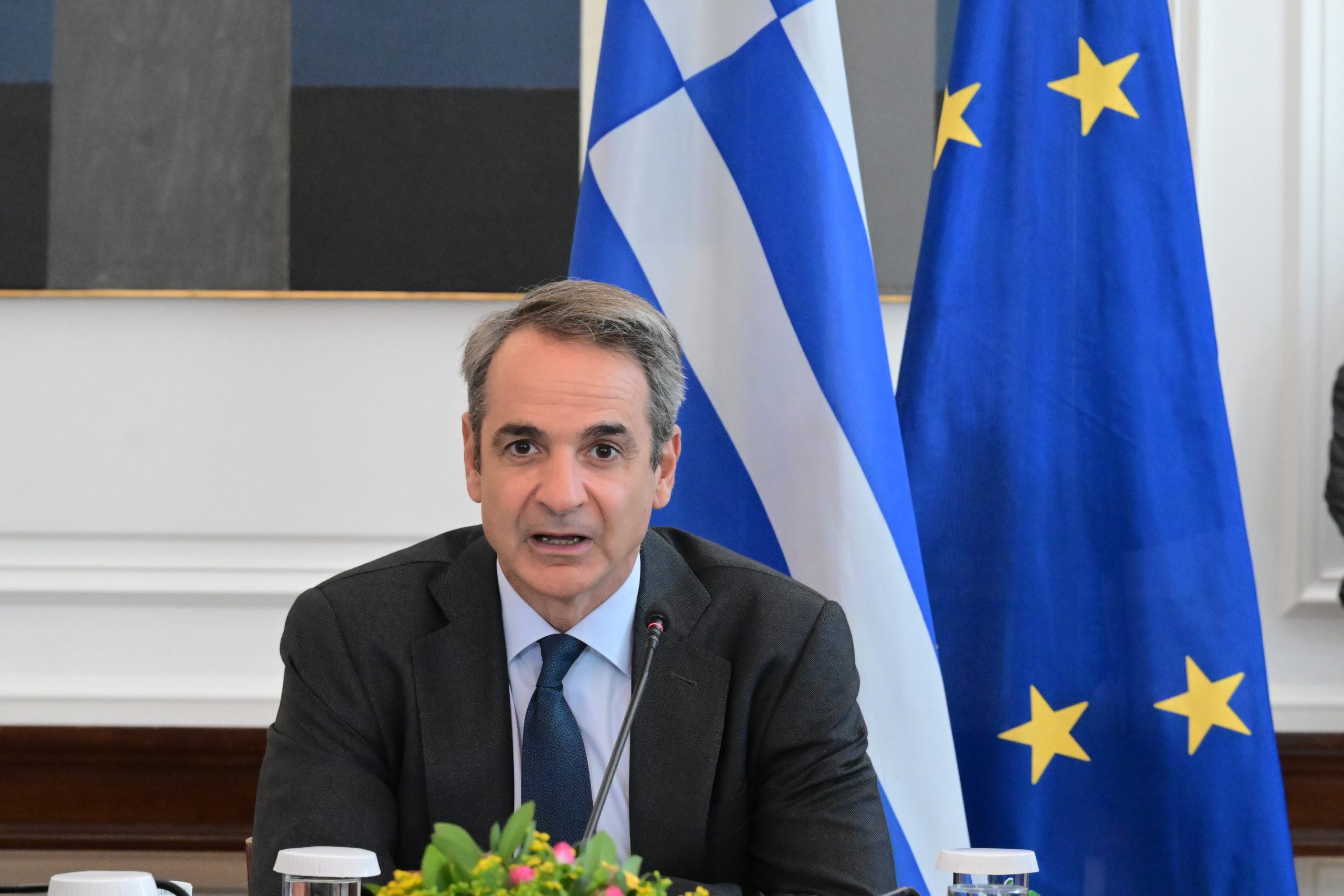 Μητσοτάκης στο υπουργικό: Σταθερά και μόνιμα μέτρα για τους πολίτες