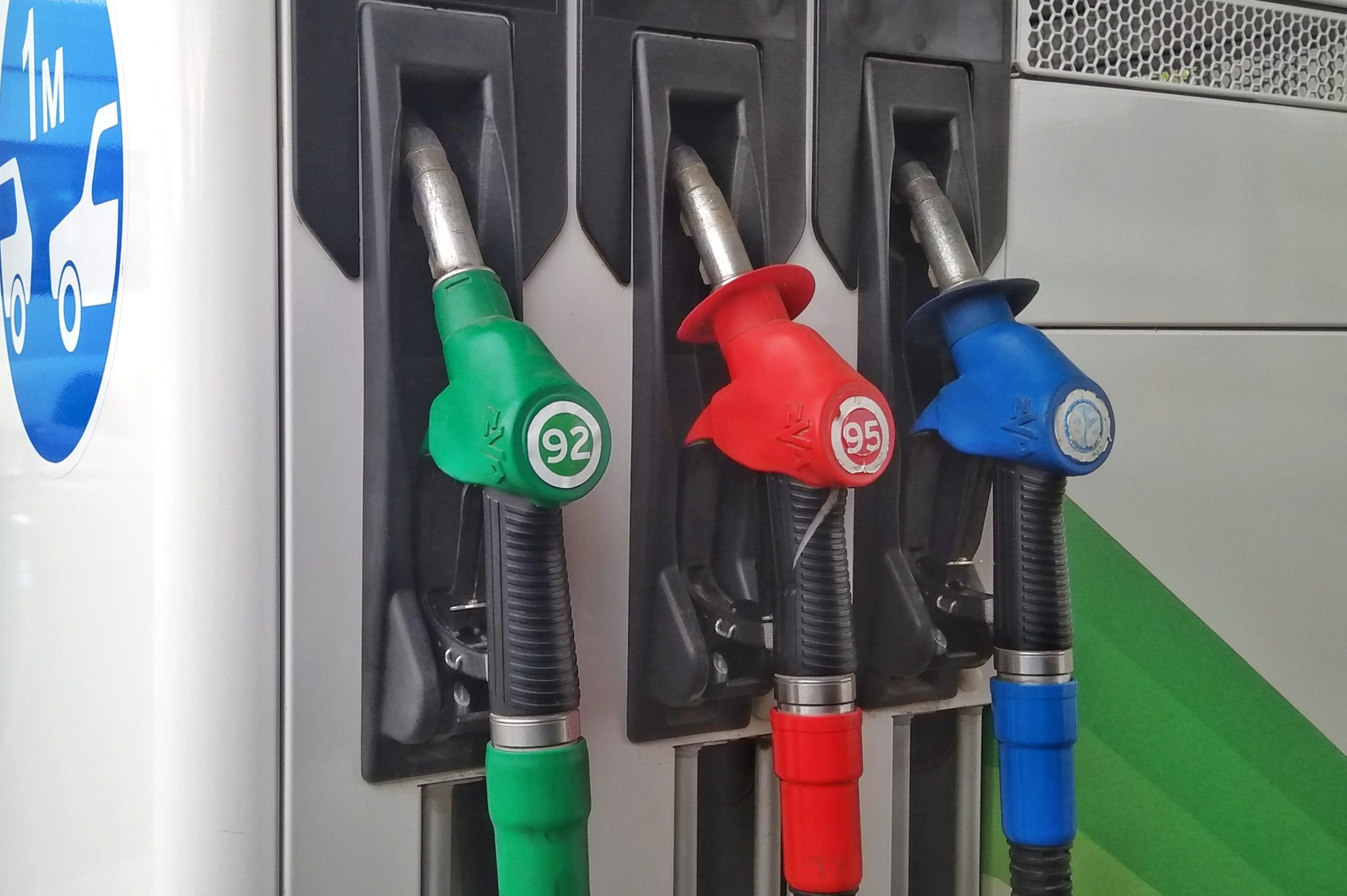 Ρωσία: Η Κριμαία παγώνει τις τιμές στα καύσιμα και επιβάλλει δελτίο για την αγορά βενζίνης