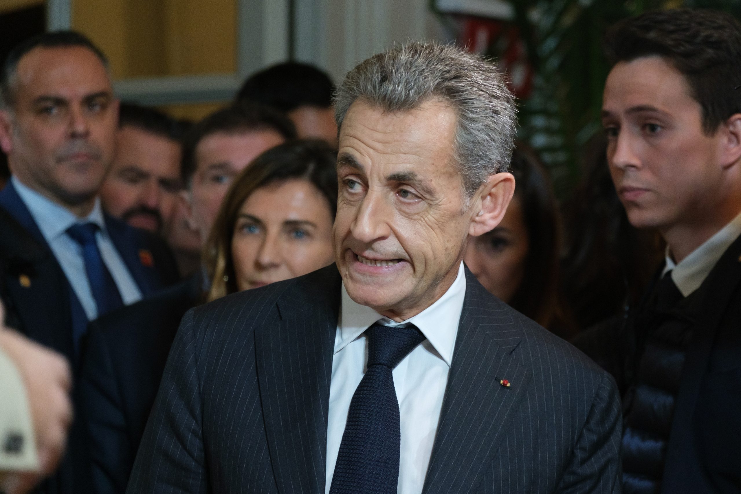 Νικολά Σαρκοζί: Ένοχος για παράνομη χρηματοδότηση από τον Καντάφι και συμμετοχή σε εγκληματική οργάνωση