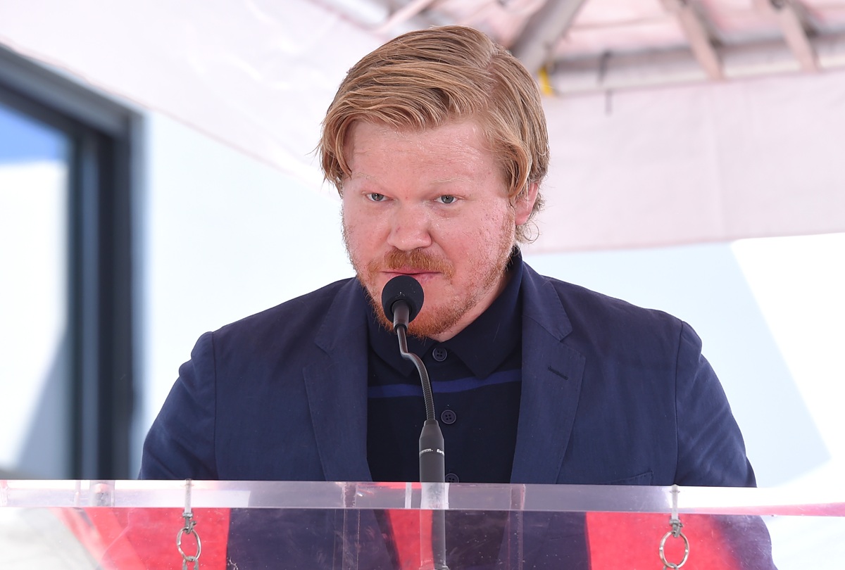Jonty: Ο Τζέσι Πλέμονς πρωταγωνιστεί στη νέα κωμωδία του Α24