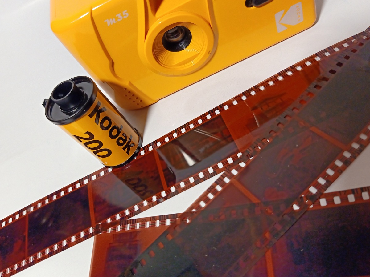 Γιατί η Gen Z τρελάθηκε με τις νέες κάμερες της Kodak