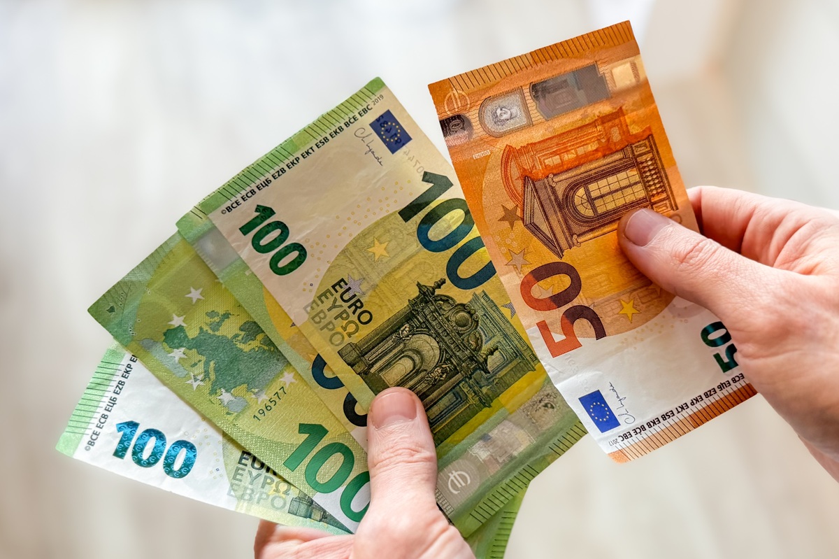 Συντάξεις Οκτωβρίου 2025: Πότε θα μπουν τα χρήματα για τους δικαιούχους