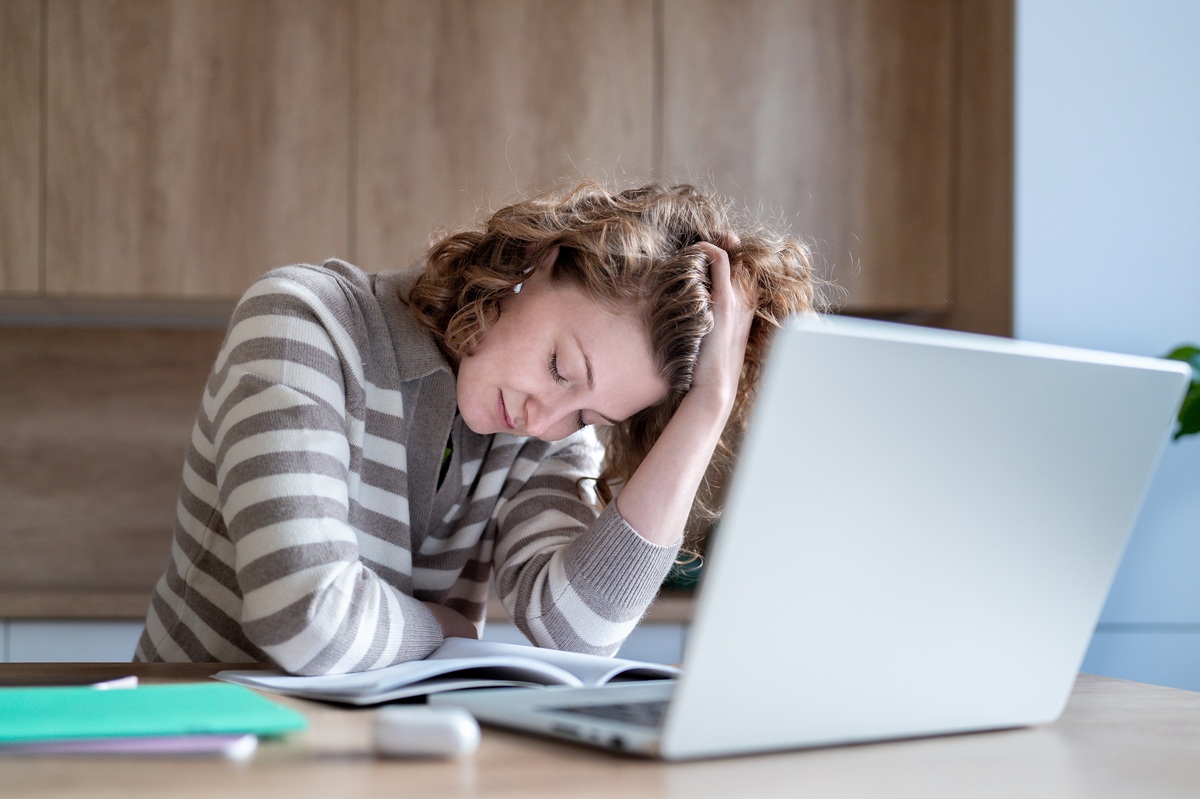 Πώς ένα power nap 20 λεπτών βελτιώνει τη συγκέντρωση και την παραγωγικότητα