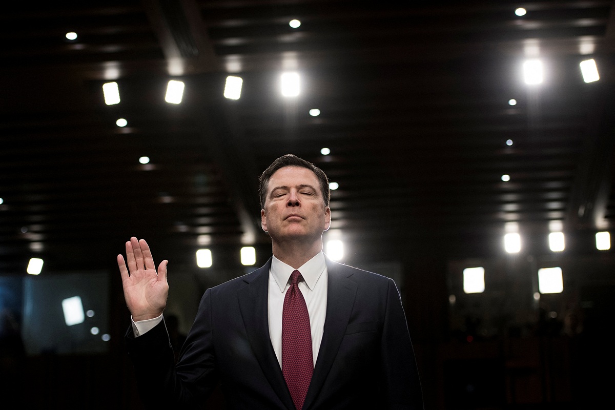 Στο εδώλιο ο πρώην διευθυντής του FBI – Ξεκινά η δίκη που πυροδοτεί νέα πολιτική θύελλα στις ΗΠΑ