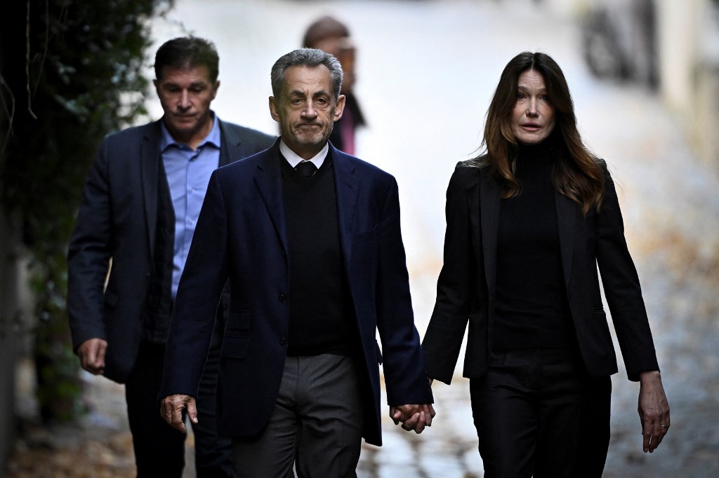 Από το Ελιζέ στη La Santé: Ο Νικολά Σαρκοζί οδηγήθηκε στη φυλακή (vid)