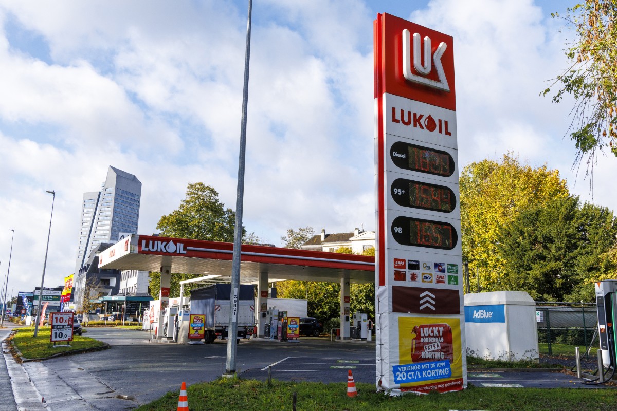 Ο ρωσικός κολοσσός Lukoil πουλά τα διεθνή περιουσιακά στοιχεία του μετά τις κυρώσεις των ΗΠΑ