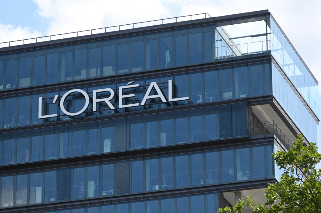 Γιατί η Kering πουλά το τμήμα καλλυντικών της στη L’Oréal έναντι 4 δισ. ευρώ