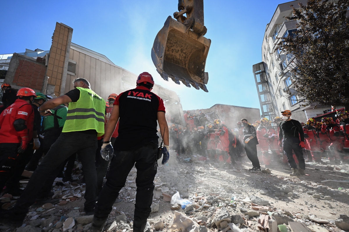 Δύο παιδιά νεκρά από κατάρρευση κτηρίου στην Κωνσταντινούπολη