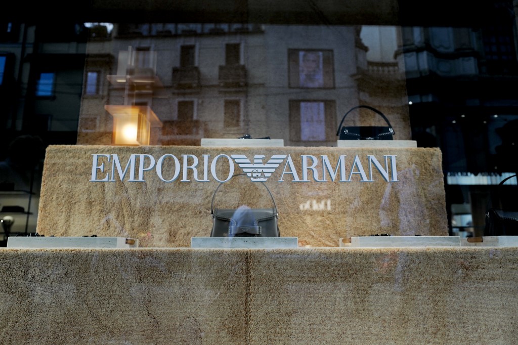 Αλλαγή εποχής για τον οίκο Armani – Ποιος αναλαμβάνει CEO