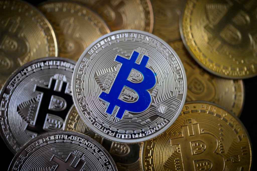Το Bitcoin δίπλα στον χρυσό; Η Deutsche Bank «βλέπει» νέο αποθεματικό για τις κεντρικές τράπεζες