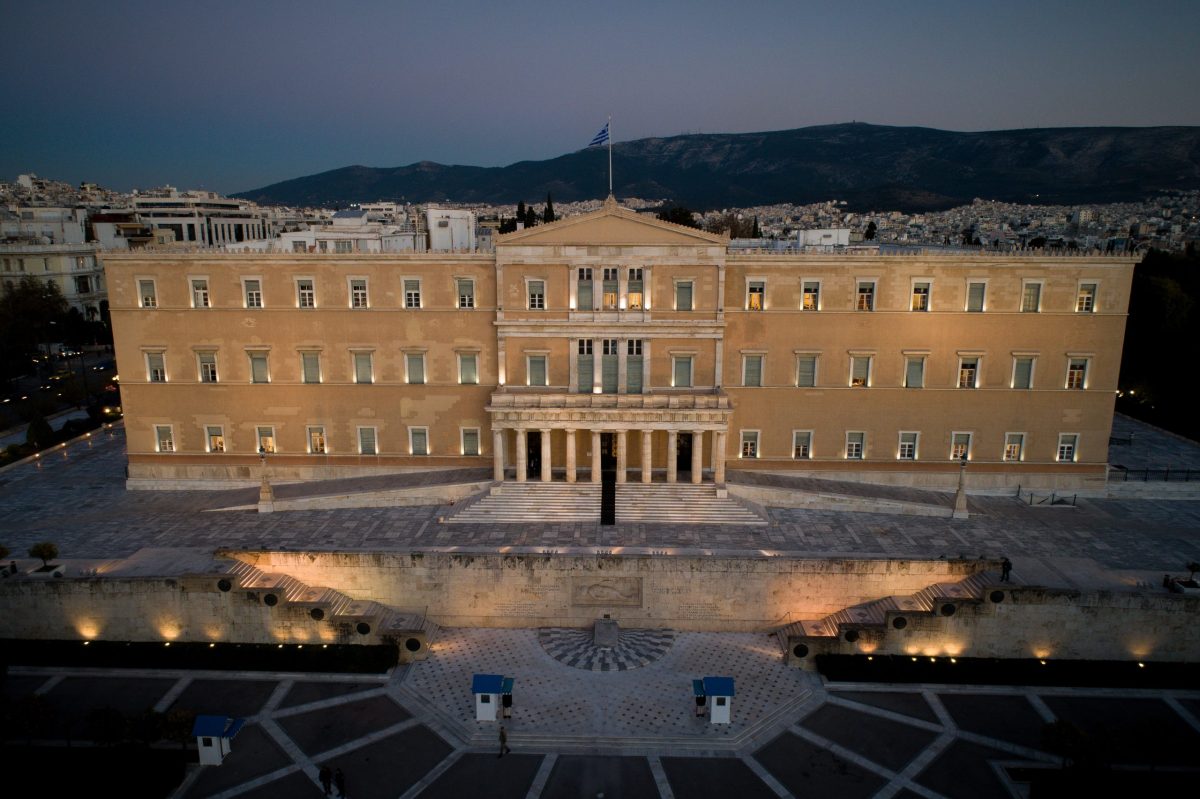 «Νησίδα σταθερότητας η Ελλάδα»: Ανάπτυξη 2,2% αναμένει το ΓΠΚΒ για το 2025 – Ποια τα «αγκάθια»