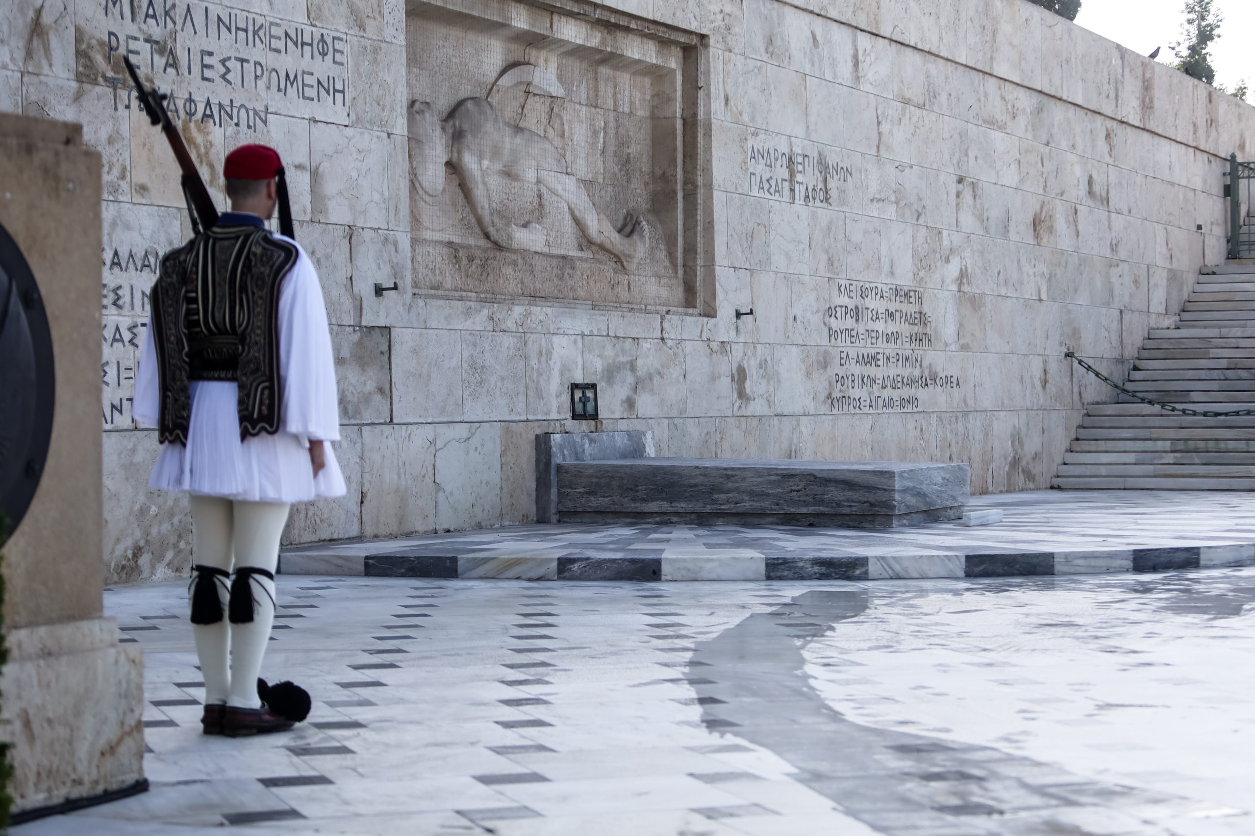 Στη Βουλή η τροπολογία για το Μνημείο του Άγνωστου Στρατιώτη: Σφοδρές αντιδράσεις – Τι προβλέπει
