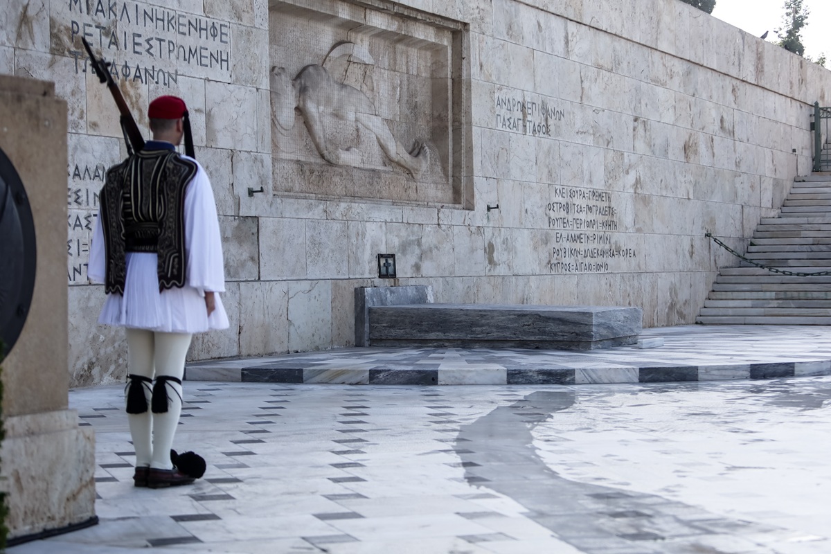 Στο Υπουργείο Άμυνας το Μνημείο του Αγνώστου Στρατιώτη