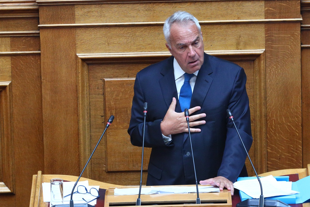 Επίθεση 25 κουκουλοφόρων κατά του Μάκη Βορίδη στην Κρήτη