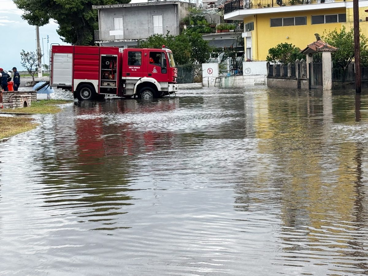 Επιμένει η κακοκαιρία: Πλημμύρες, διακοπές ρεύματος και προειδοποιήσεις από την ΕΜΥ