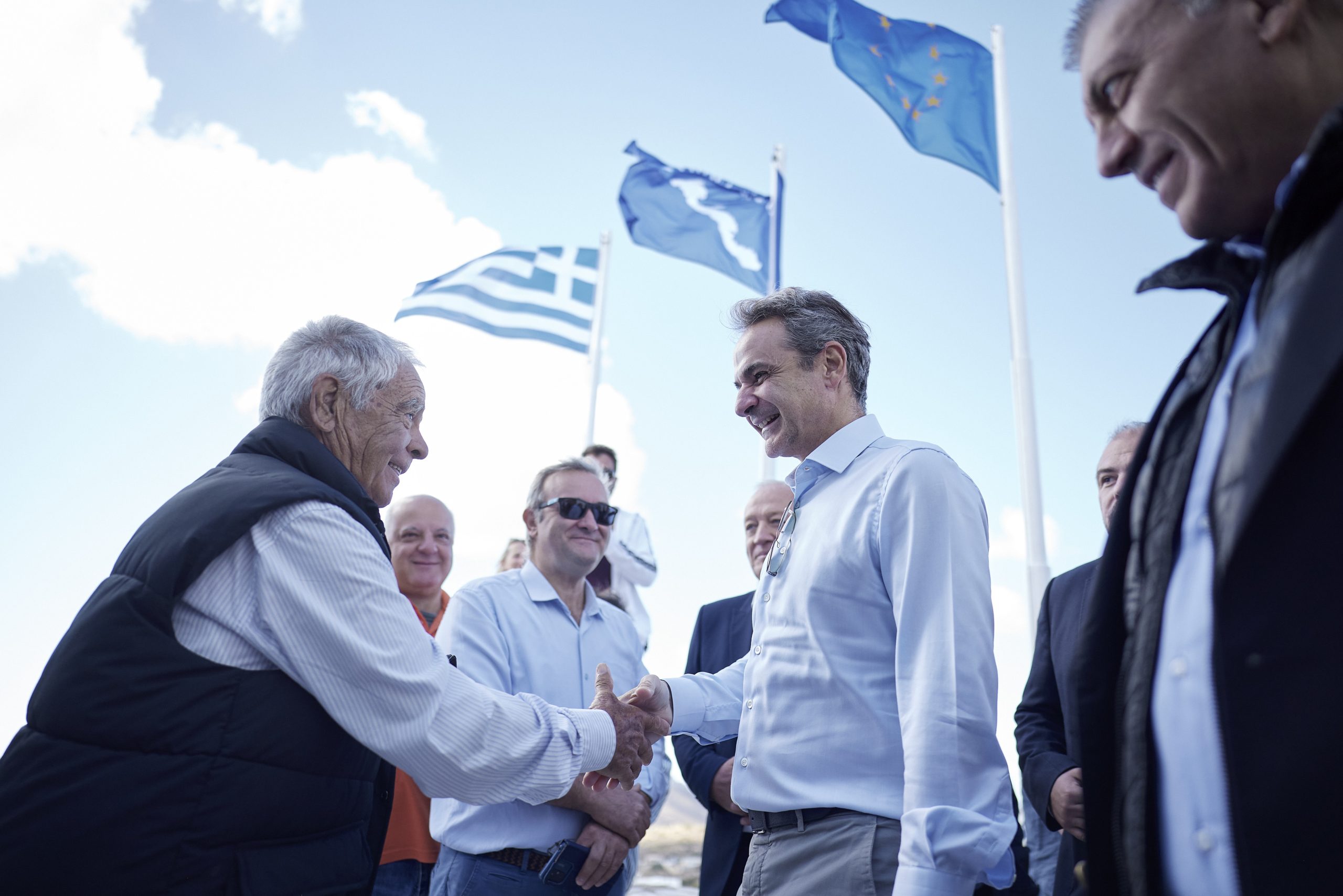 Μητσοτάκης από Αμοργό: Μειωμένος ΕΝΦΙΑ κατά 50% από το 2026 και καθόλου από το 2027