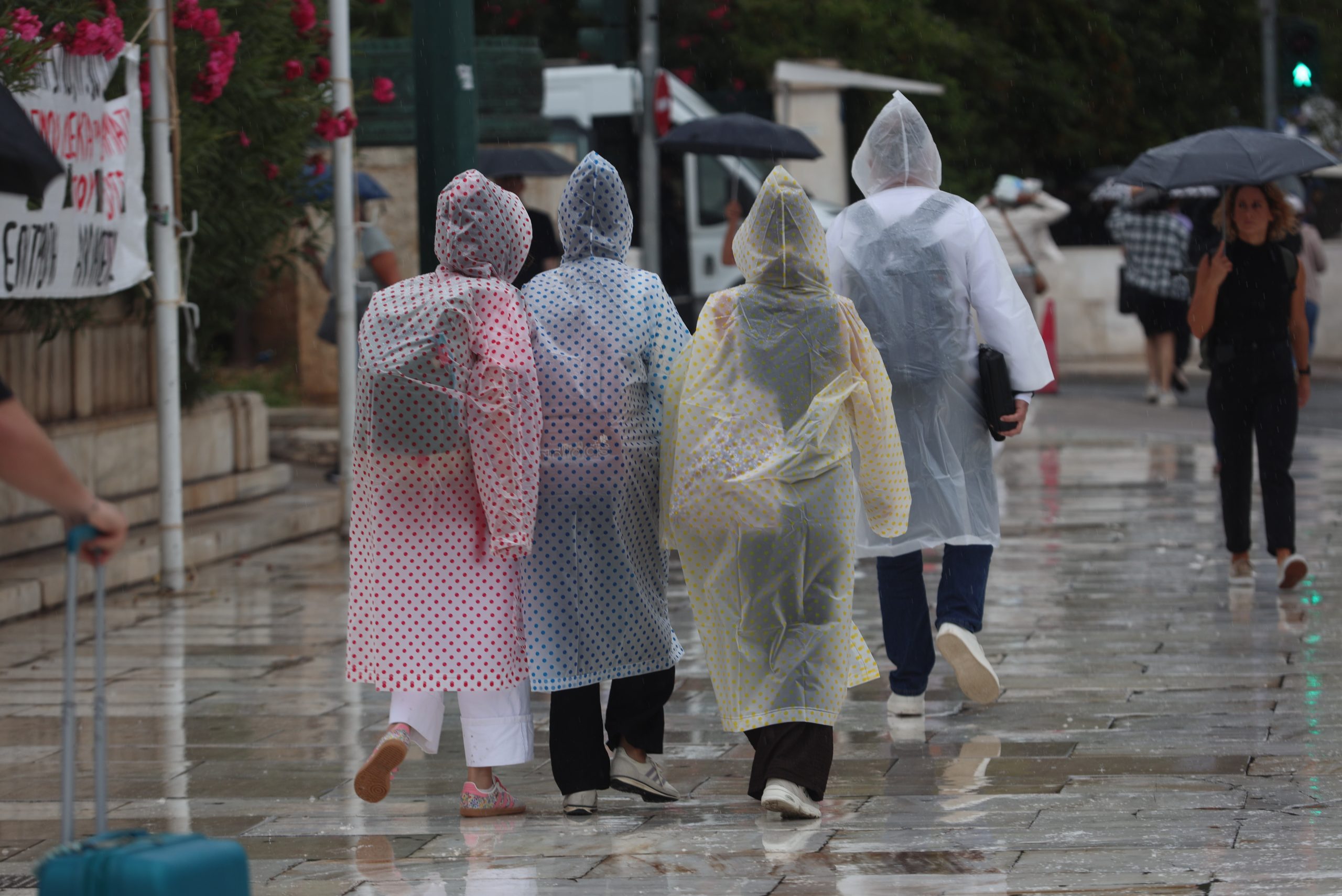 Βροχές και καταιγίδες από σήμερα: Από πού ξεκινά το «διπλό κύμα» της κακοκαιρίας