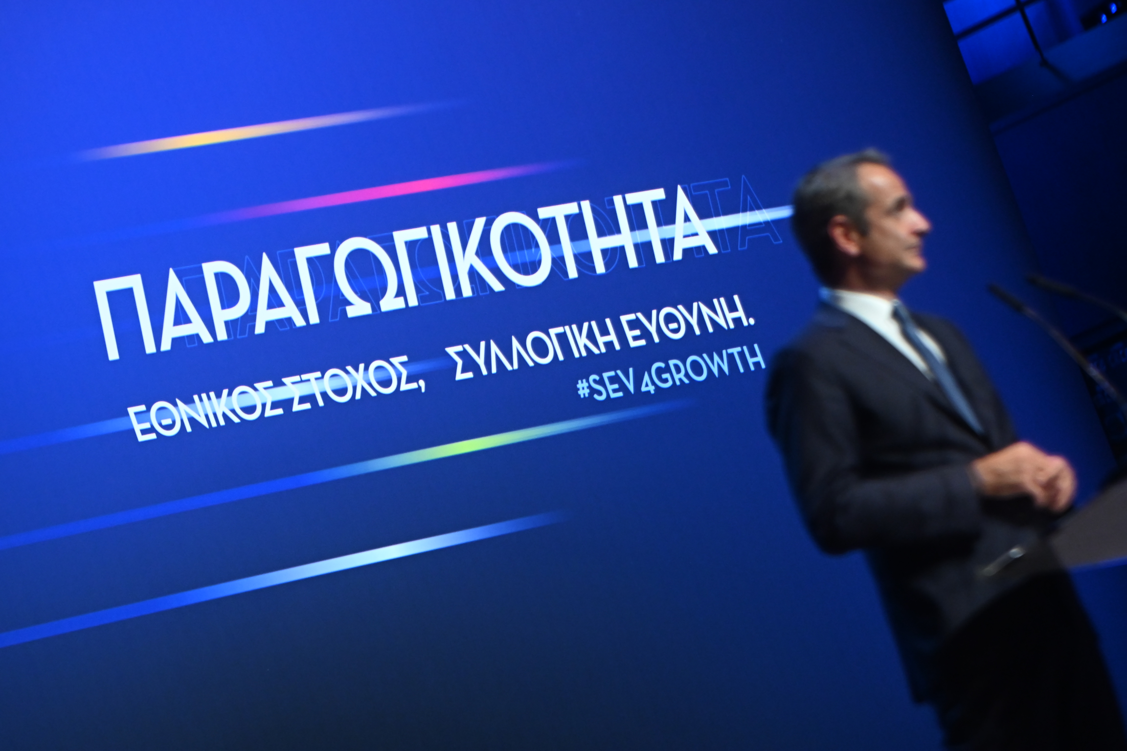 ΣΕΒ: Τα μηνύματα του «τετ α τετ» Μητσοτάκη – Θεοδωρόπουλου