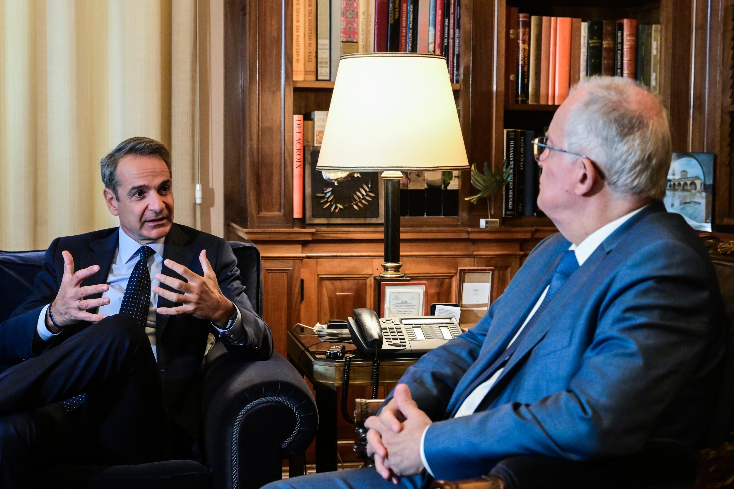 Μητσοτάκης σε Τασούλα: «Το μνημείο του Αγνώστου Στρατιώτη έχει συμβολικό βάρος – Να διαφυλάξουμε τον χαρακτήρα του»