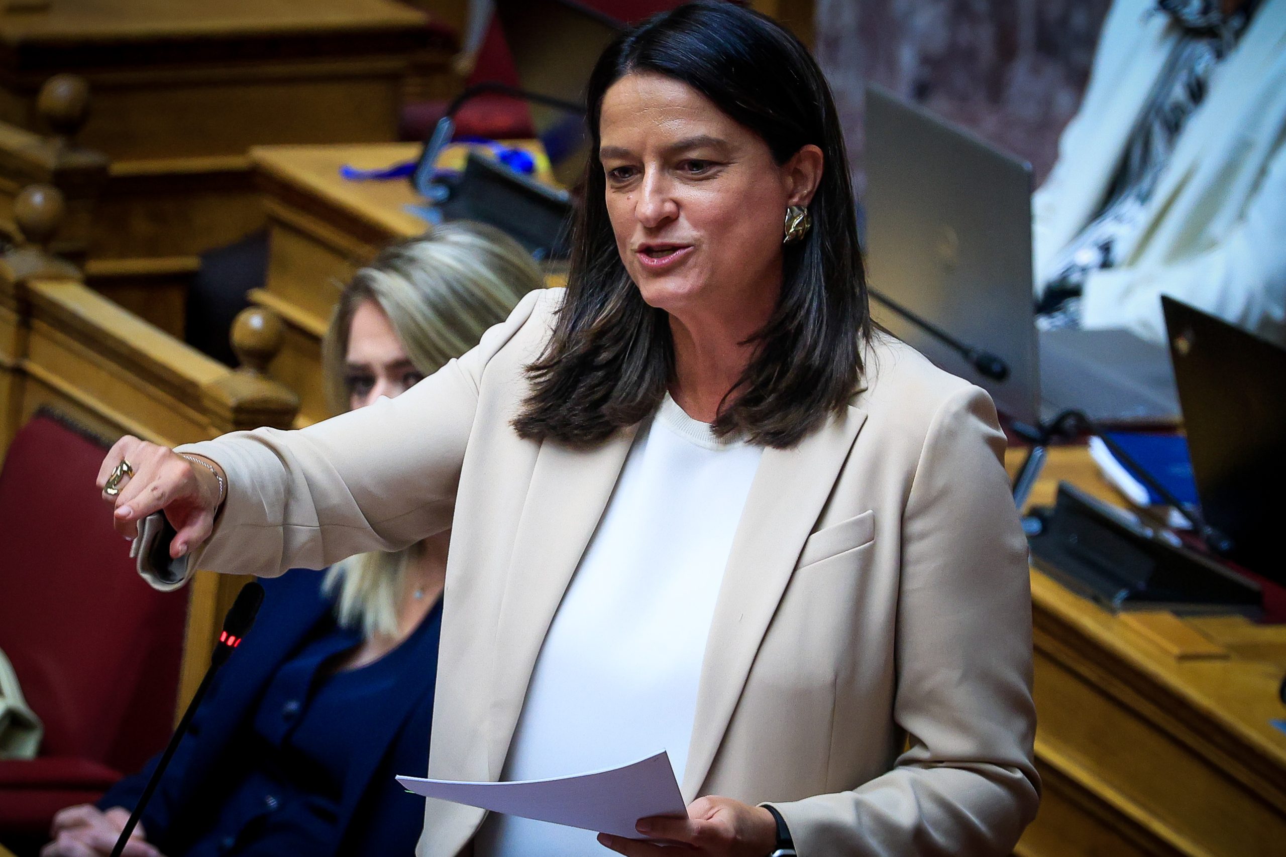 Κεραμέως για εργασιακό: «Δεν καταργείται το 8ωρο, ούτε το 5ήμερο»