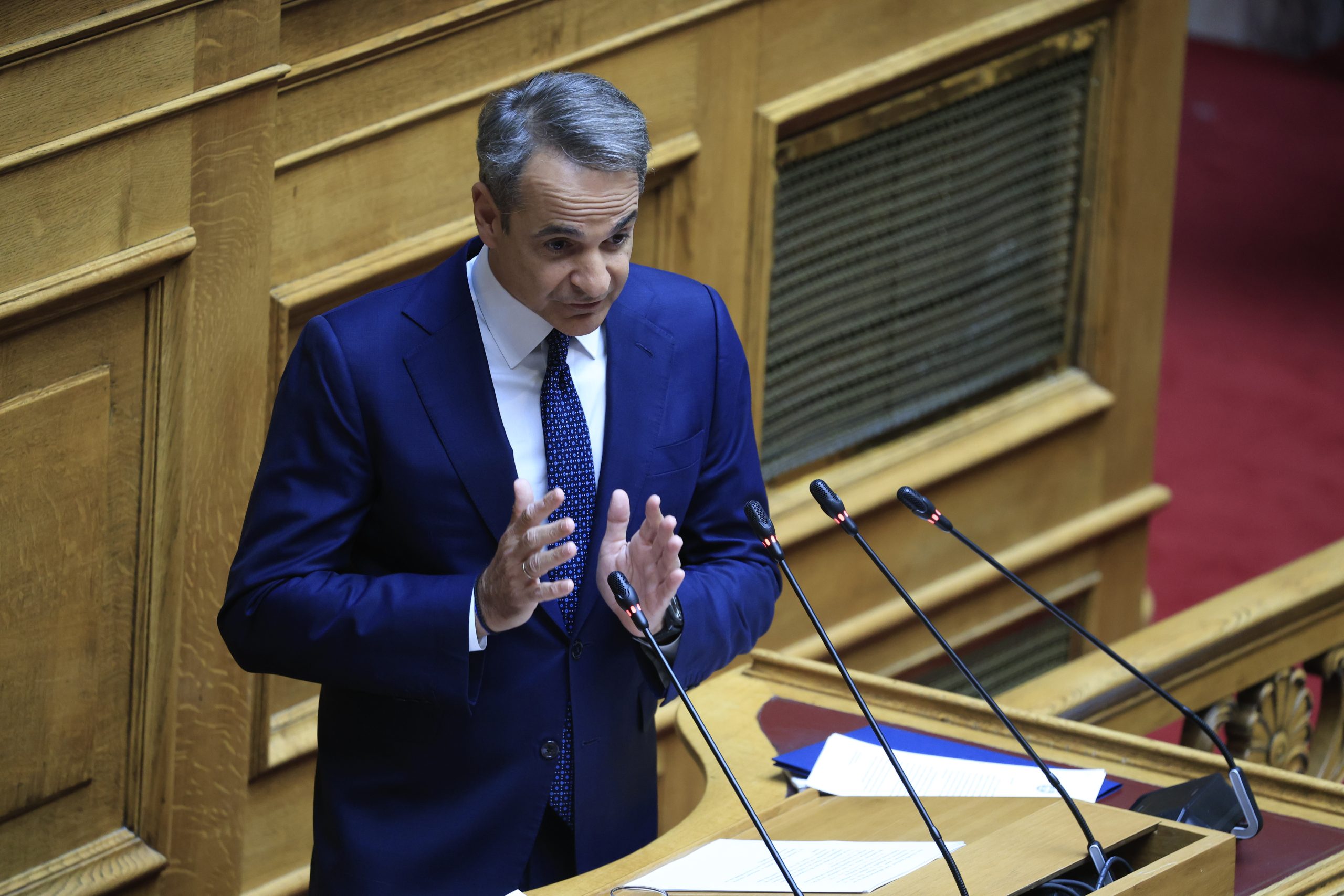 Μητσοτάκης από τη Βουλή: Οι εθνικοί χειρισμοί δεν ασκούνται σε καφενεία και τηλεοπτικά πάνελ (vid)